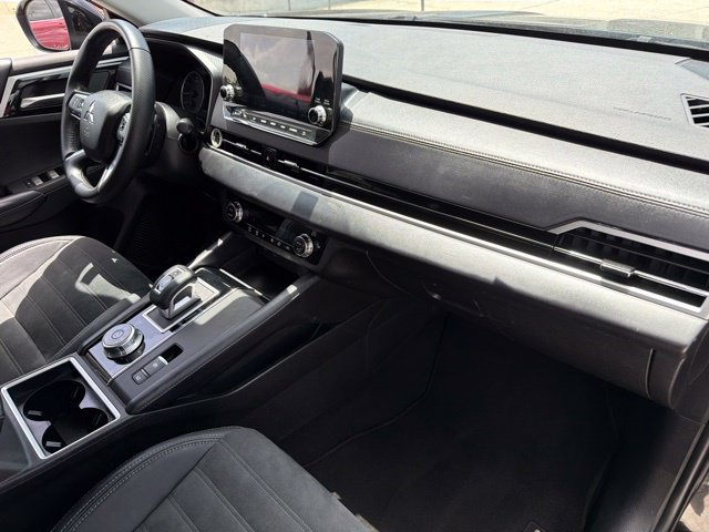 Used 2023 Mitsubishi Outlander SE FWD image 10