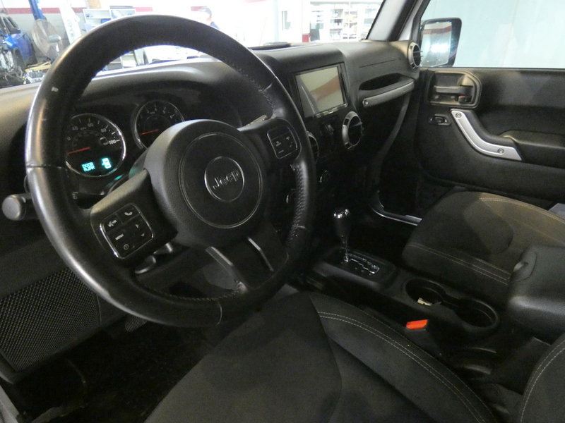 Used 2016 Jeep Wrangler Unlimited Sahara w/ Mopar Chrome Edition Group AWD/4WD image 9