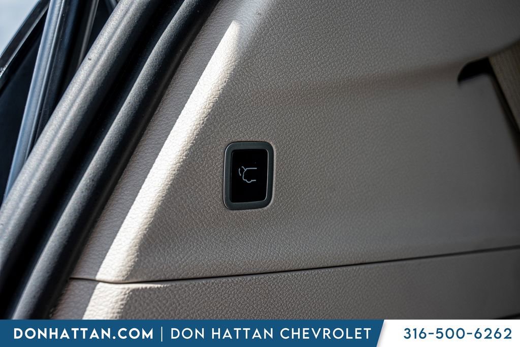 Used 2023 Chrysler Pacifica Touring-L image 35