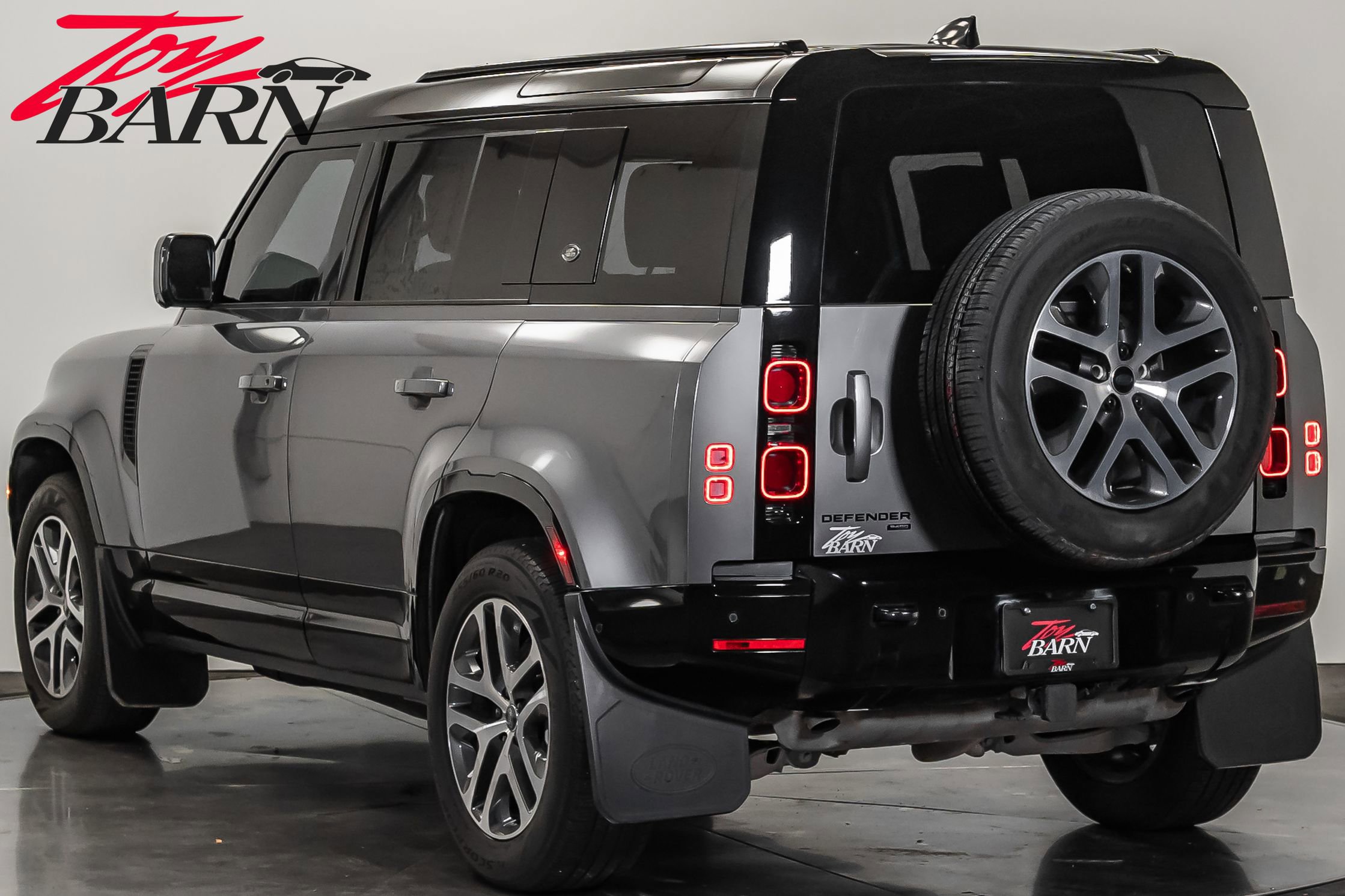 Used 2023 Land Rover Defender 110 X-Dynamic SE image 3