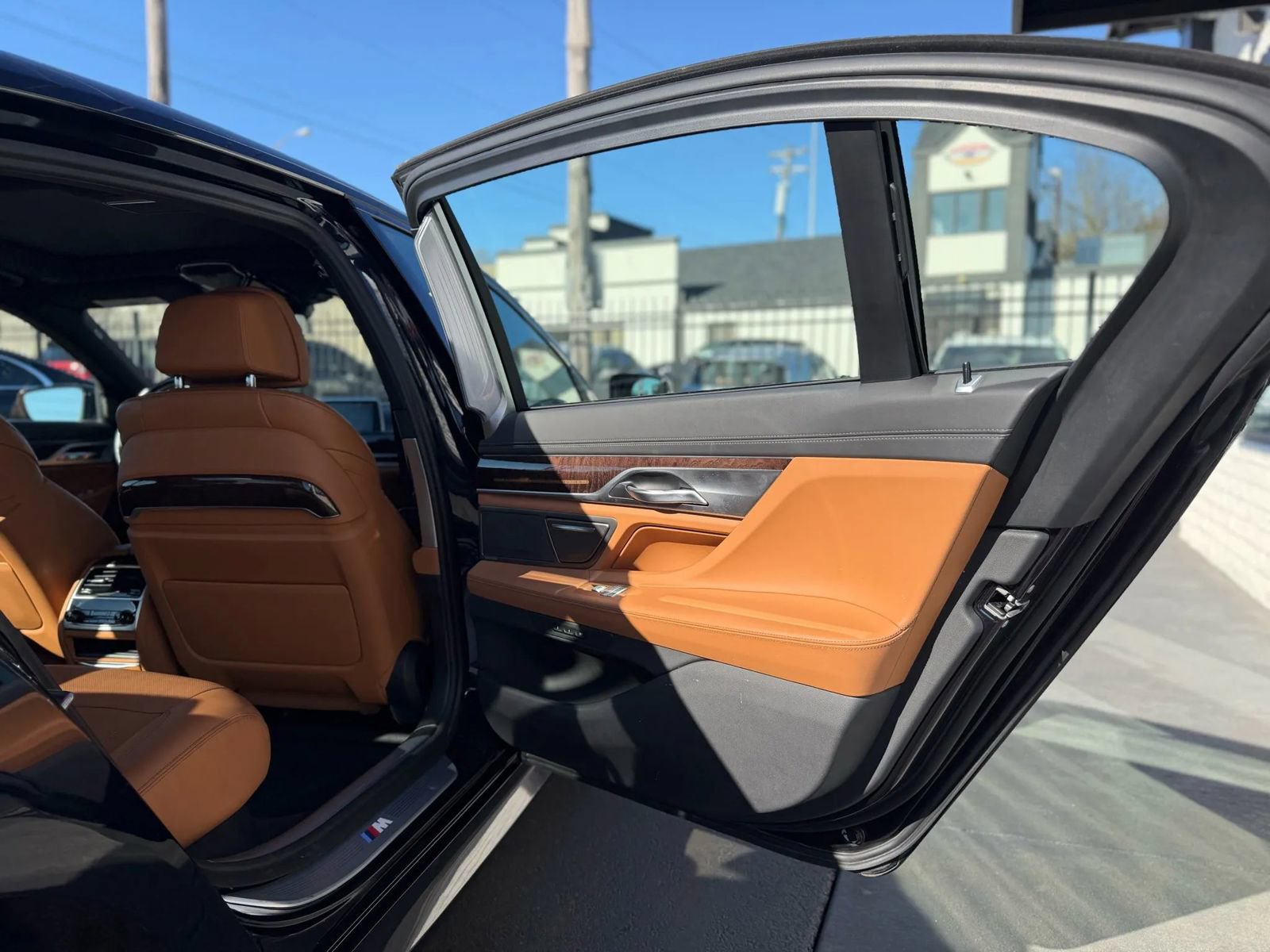 Used 2022 BMW 750i xDrive w/ Executive Package AWD/4WD image 22