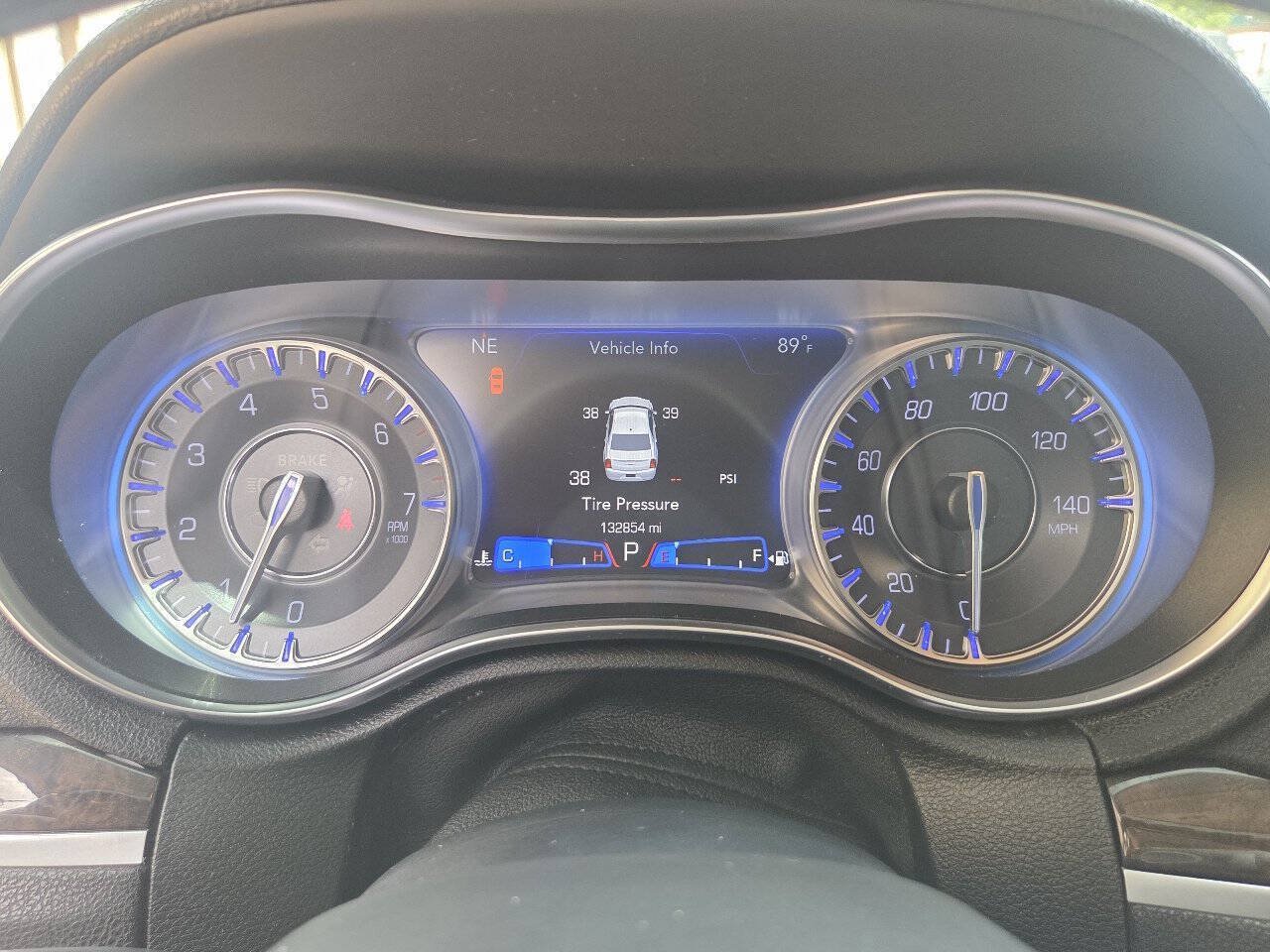 Used 2019 Chrysler 300 Limited RWD image 9