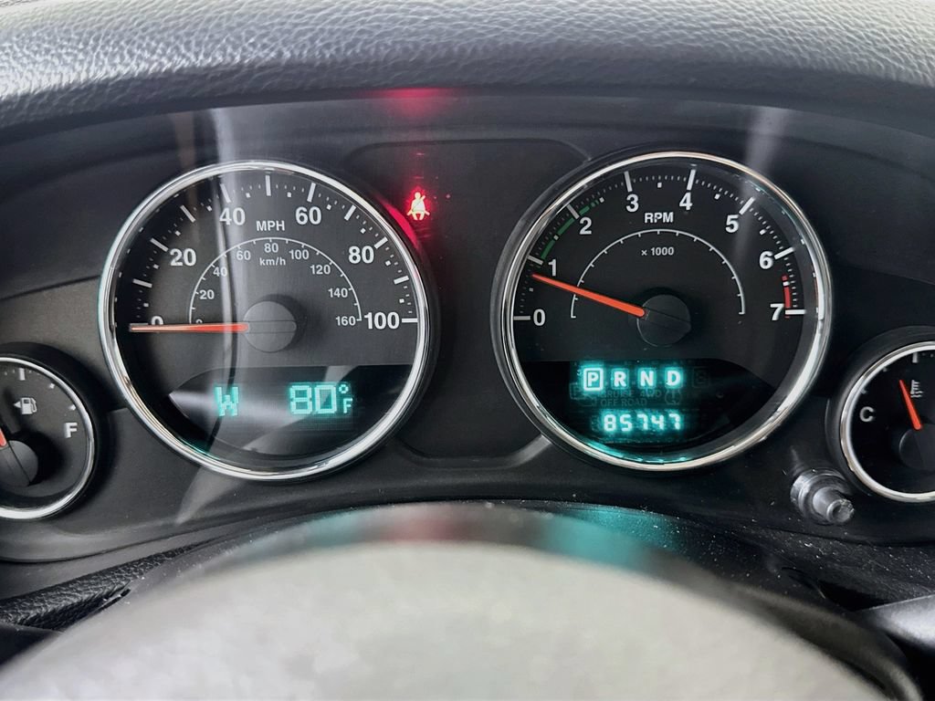 Used 2014 Jeep Wrangler Unlimited Sahara w/ Connectivity Group AWD/4WD image 13