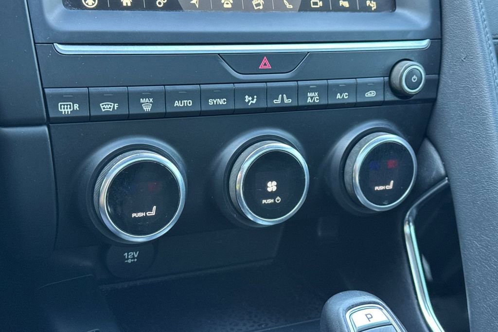 Used 2020 Jaguar E-PACE SE image 25