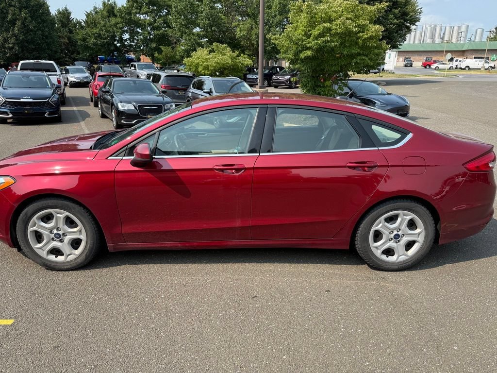 Used 2018 Ford Fusion SE FWD image 4