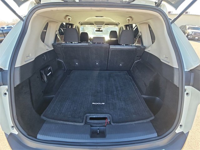 Used 2021 Nissan Rogue SV image 15