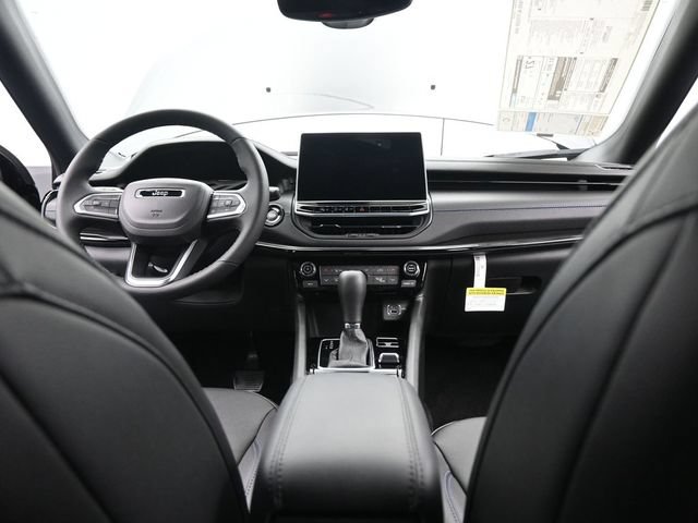 New 2025 Jeep Compass Latitude w/ Sun & Sound Group AWD/4WD image 24