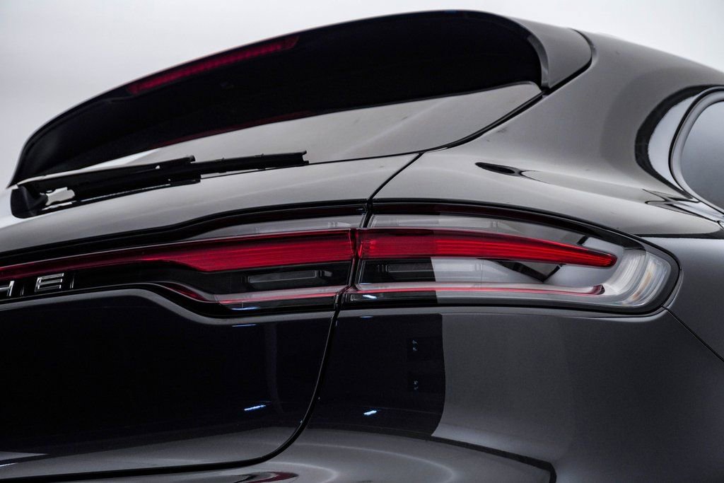 Certified 2025 Porsche Macan image 13