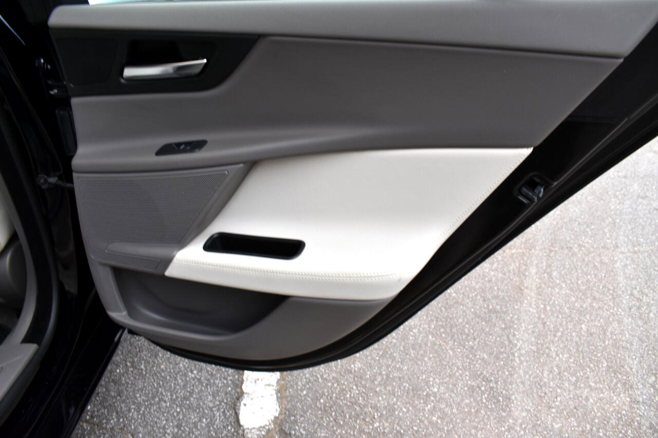 Used 2019 Jaguar XE Prestige image 22