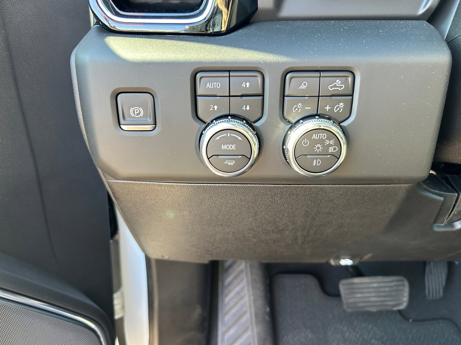 New 2026 GMC Sierra 3500 Denali w/ Denali Reserve Package image 28