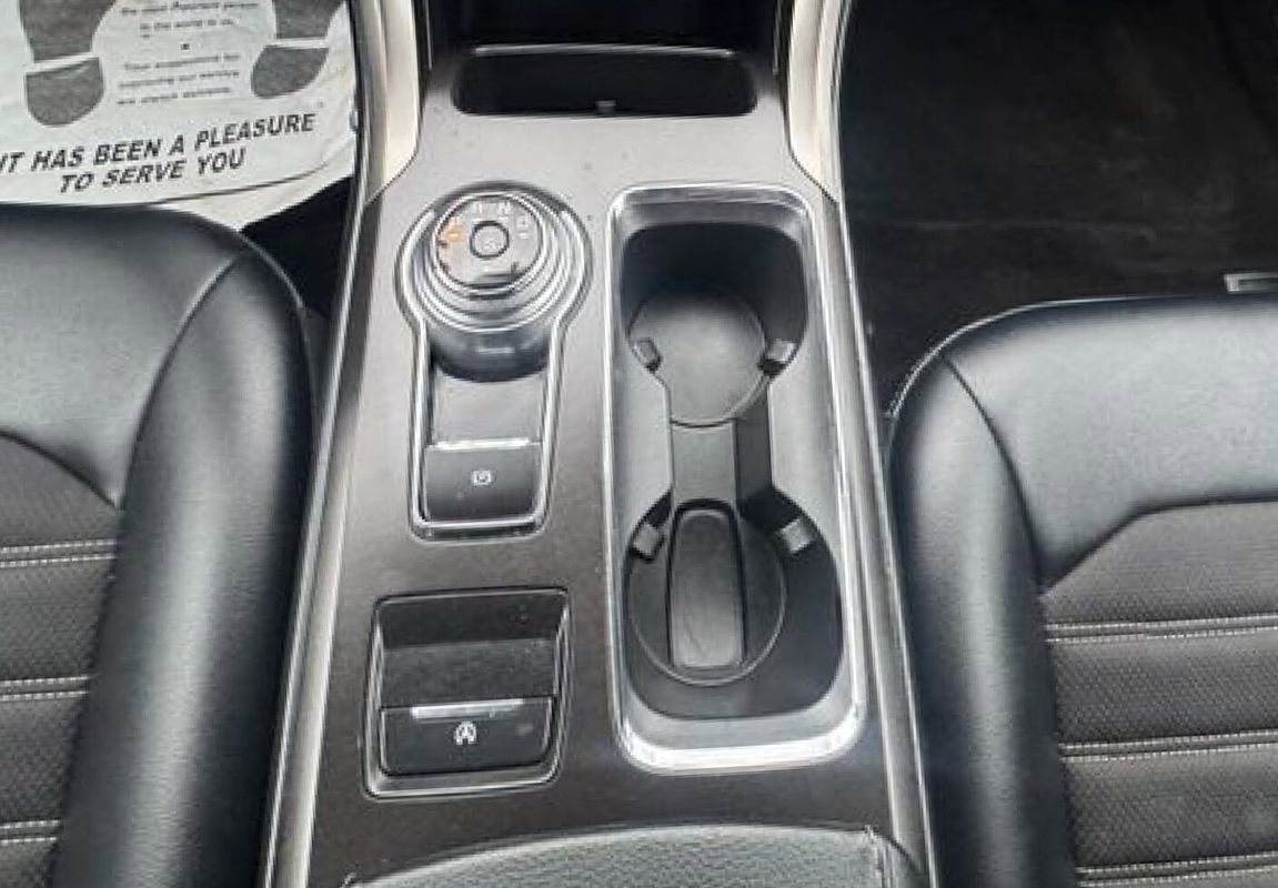 Used 2017 Ford Fusion SE w/ Equipment Group 201A image 15