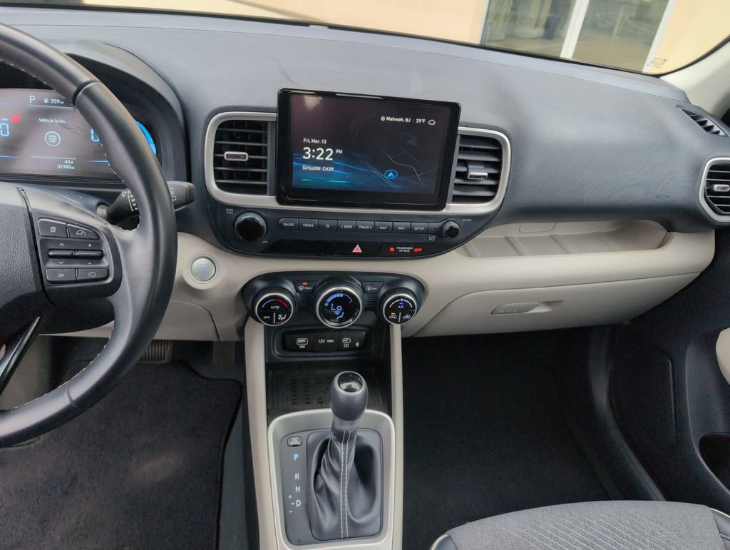 Certified 2023 Hyundai Venue Limited image 18