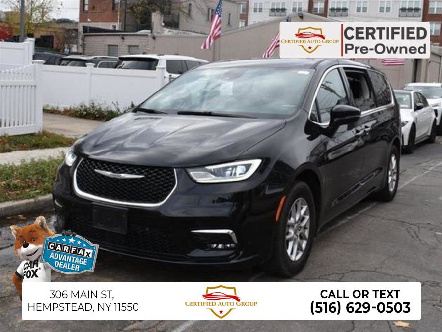 Used 2025 Chrysler Pacifica Select