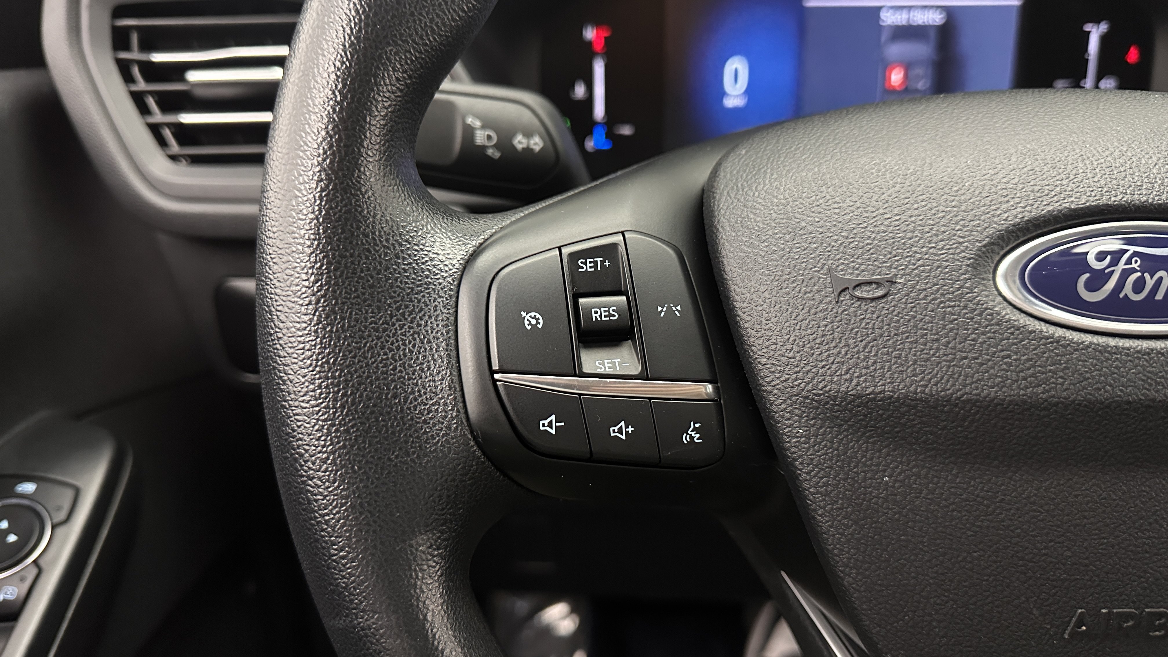 Used 2025 Ford Escape Active AWD/4WD image 18