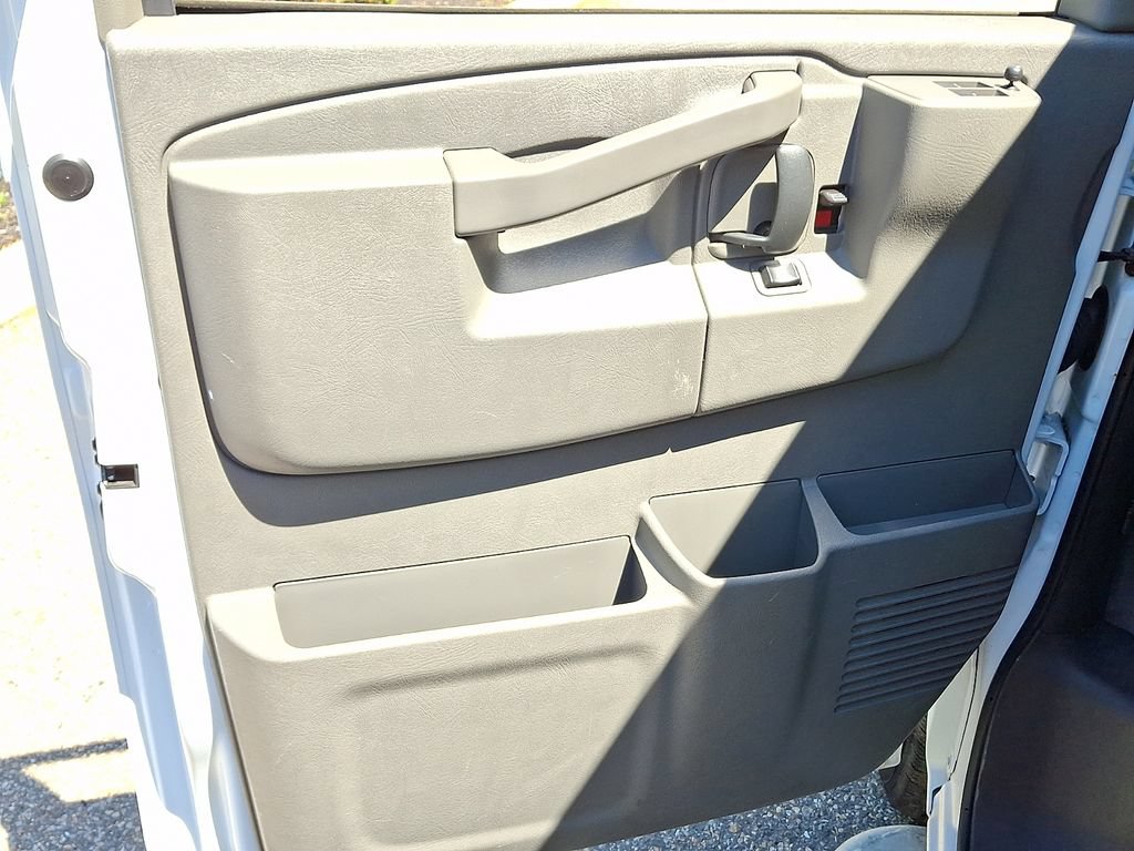 Used 2024 Chevrolet Express 2500 w/ Driver Convenience Package RWD image 12