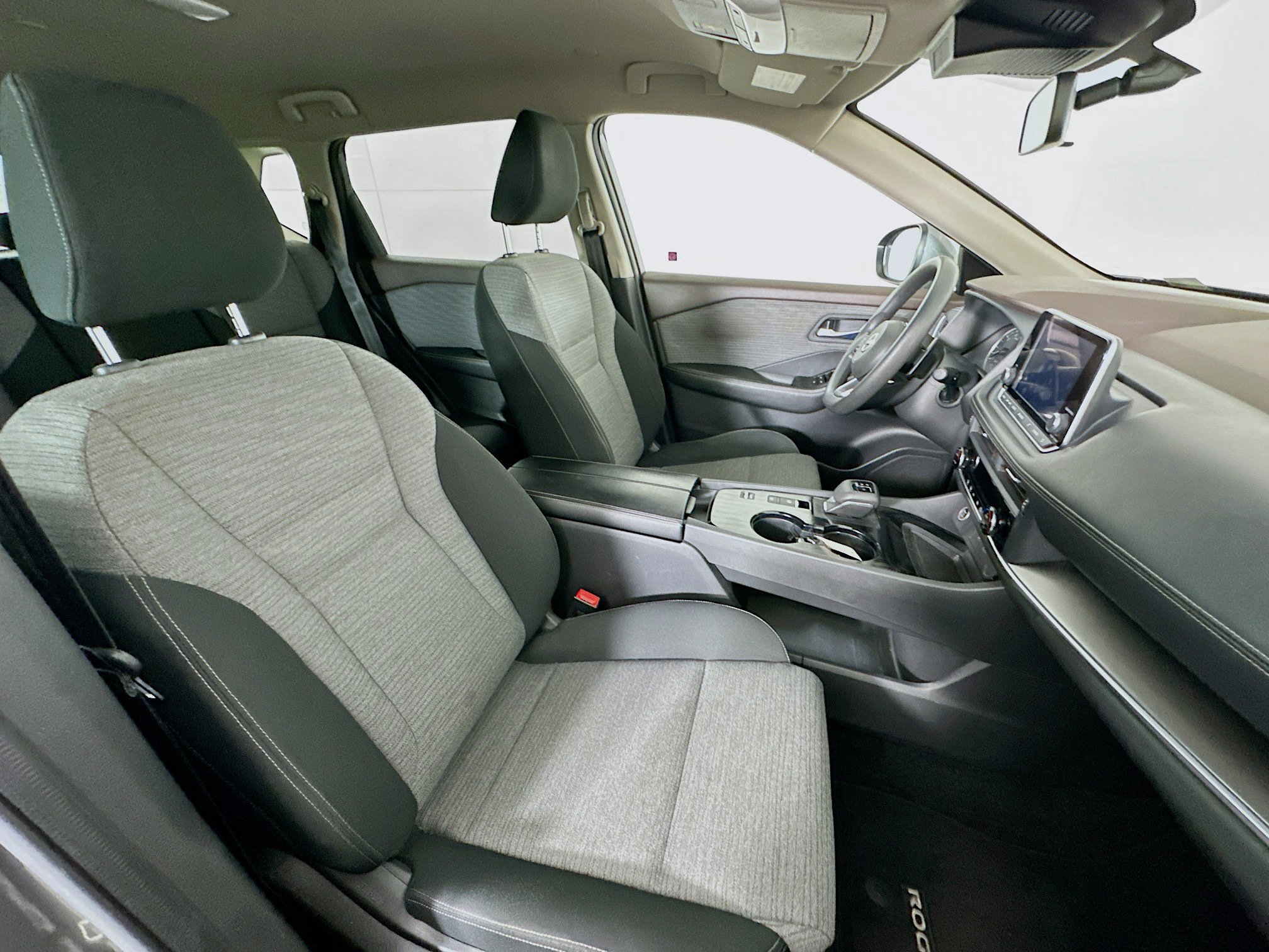 Used 2023 Nissan Rogue SV image 28