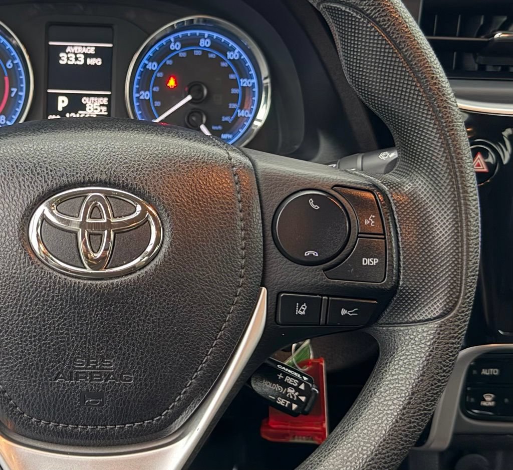 Used 2018 Toyota Corolla LE FWD image 32