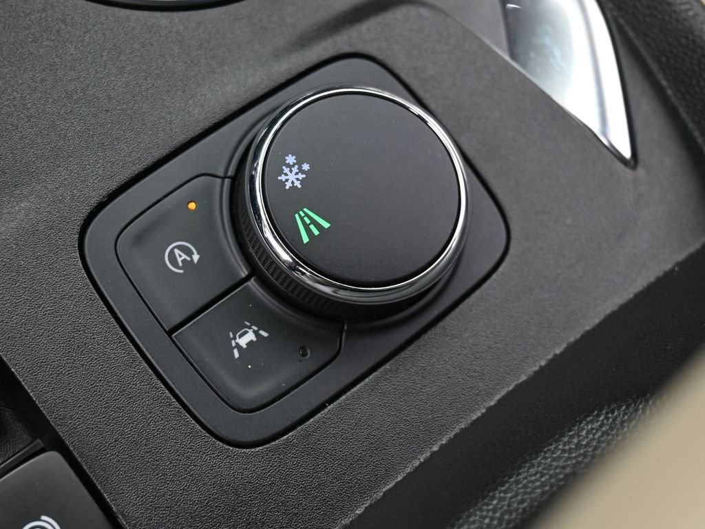 Used 2022 Chevrolet Traverse LS image 25