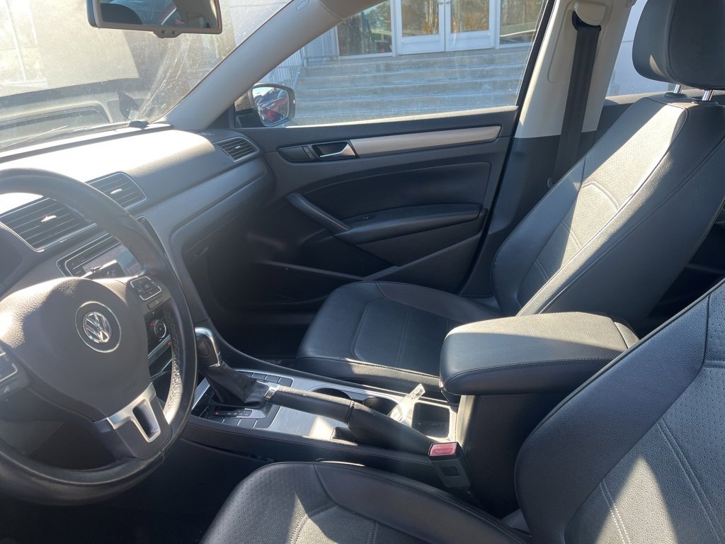 Used 2014 Volkswagen Passat TDI SE image 11