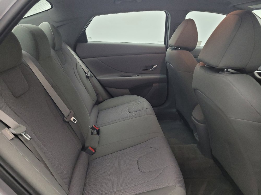 Used 2025 Hyundai Elantra SE FWD image 19