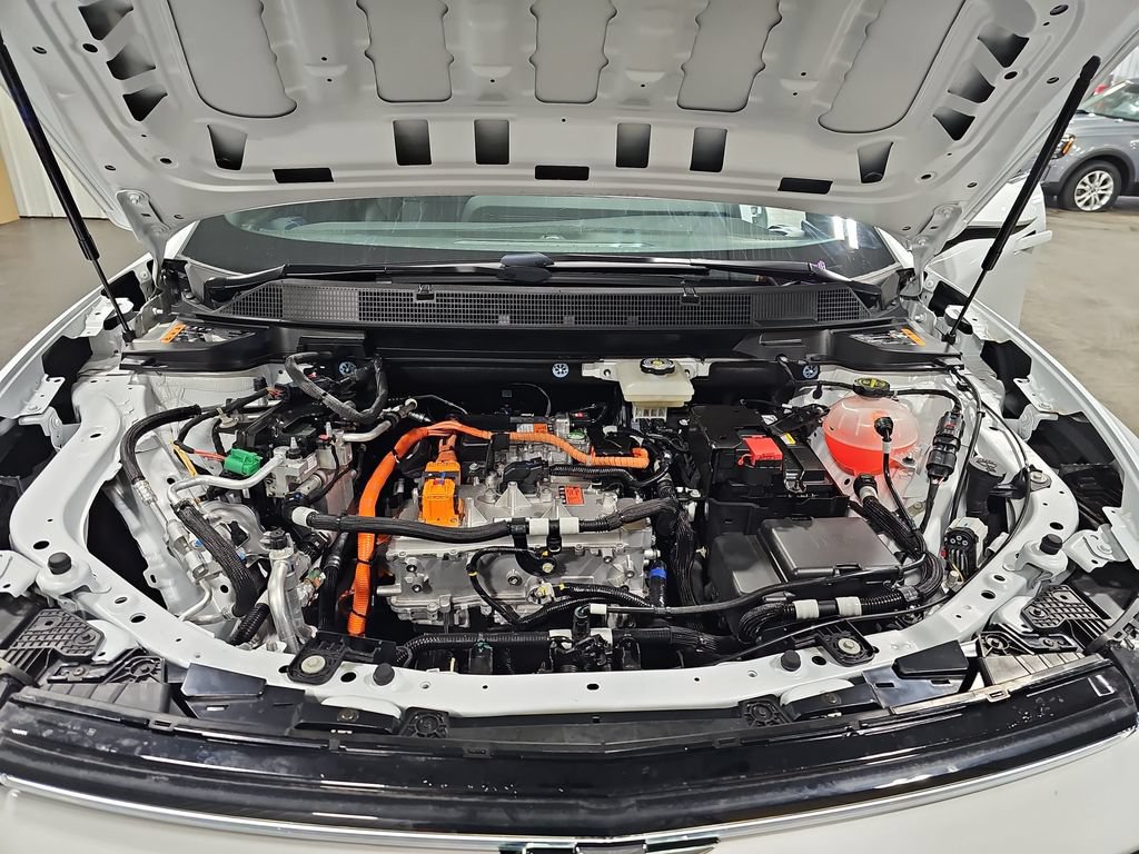 Used 2025 Chevrolet Equinox EV LT w/ LPO, All-Weather Mat Package FWD image 31