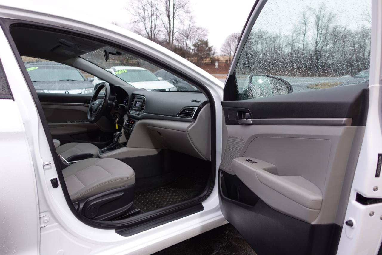 Used 2017 Hyundai Elantra SE FWD image 17