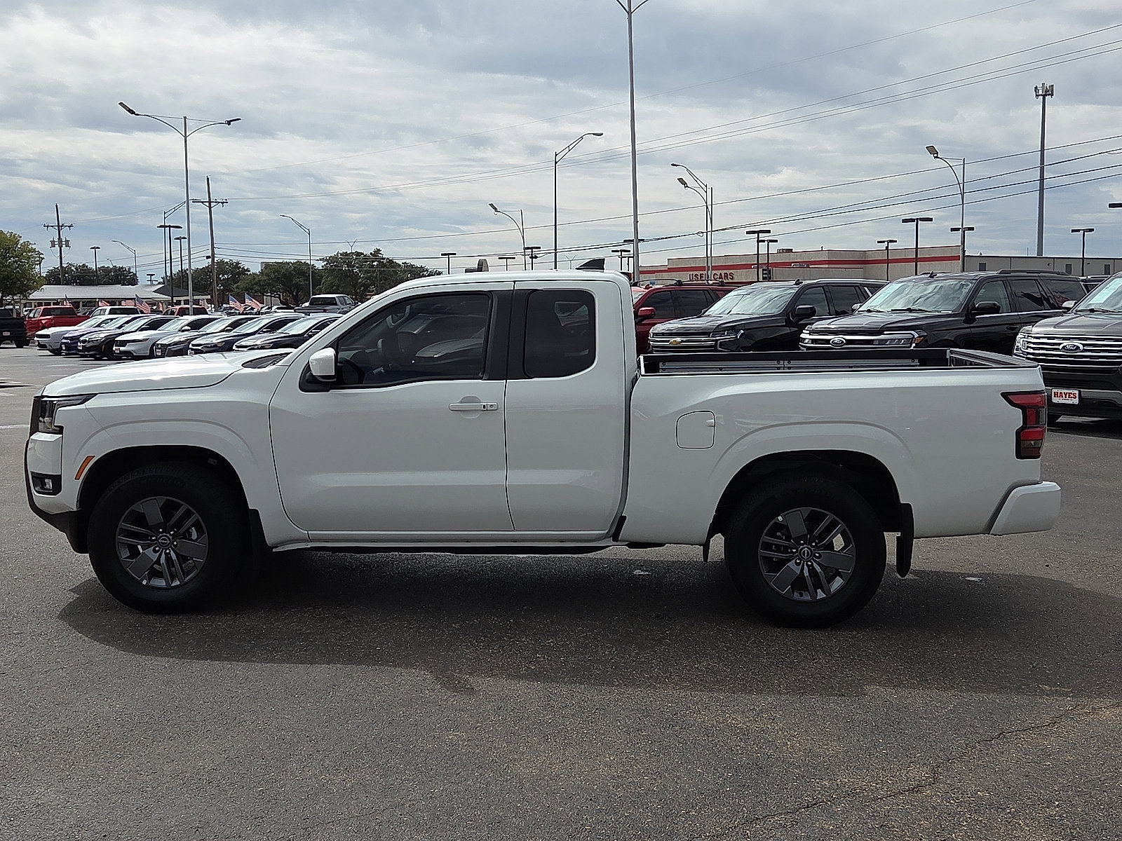 Used 2025 Nissan Frontier SV w/ SV Convenience Package image 2