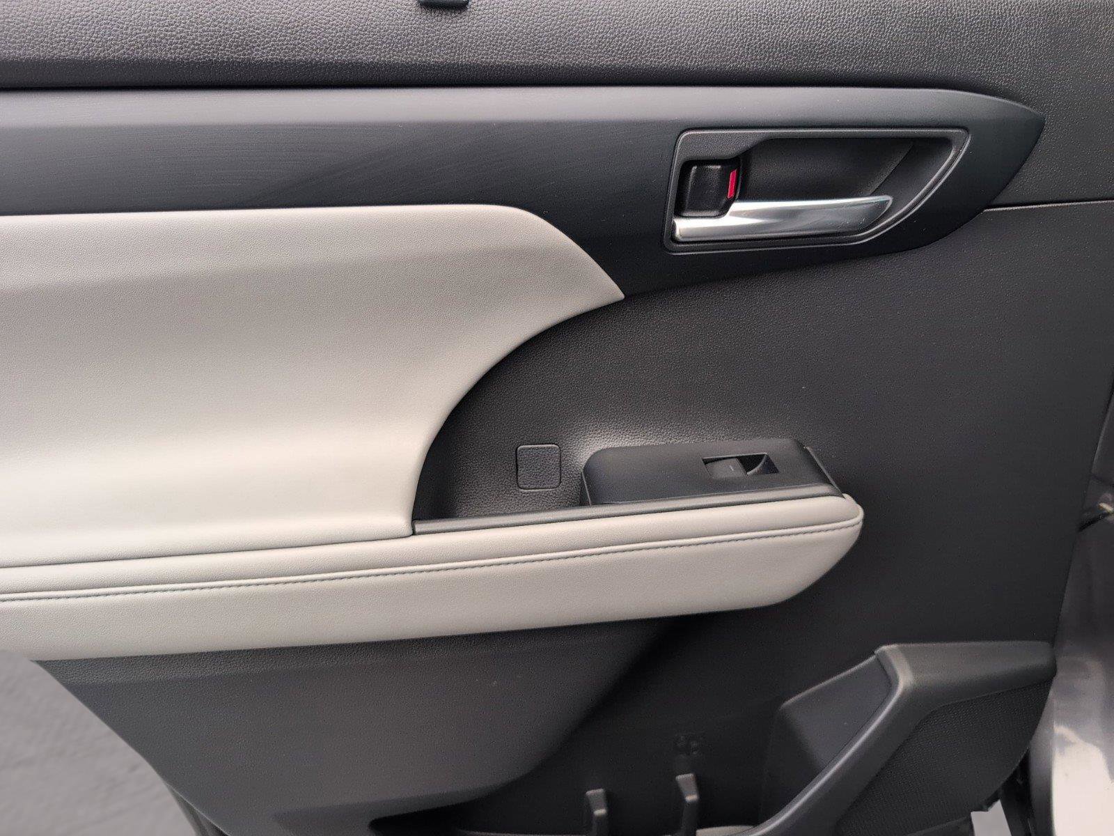 Used 2022 Toyota Highlander XLE image 34