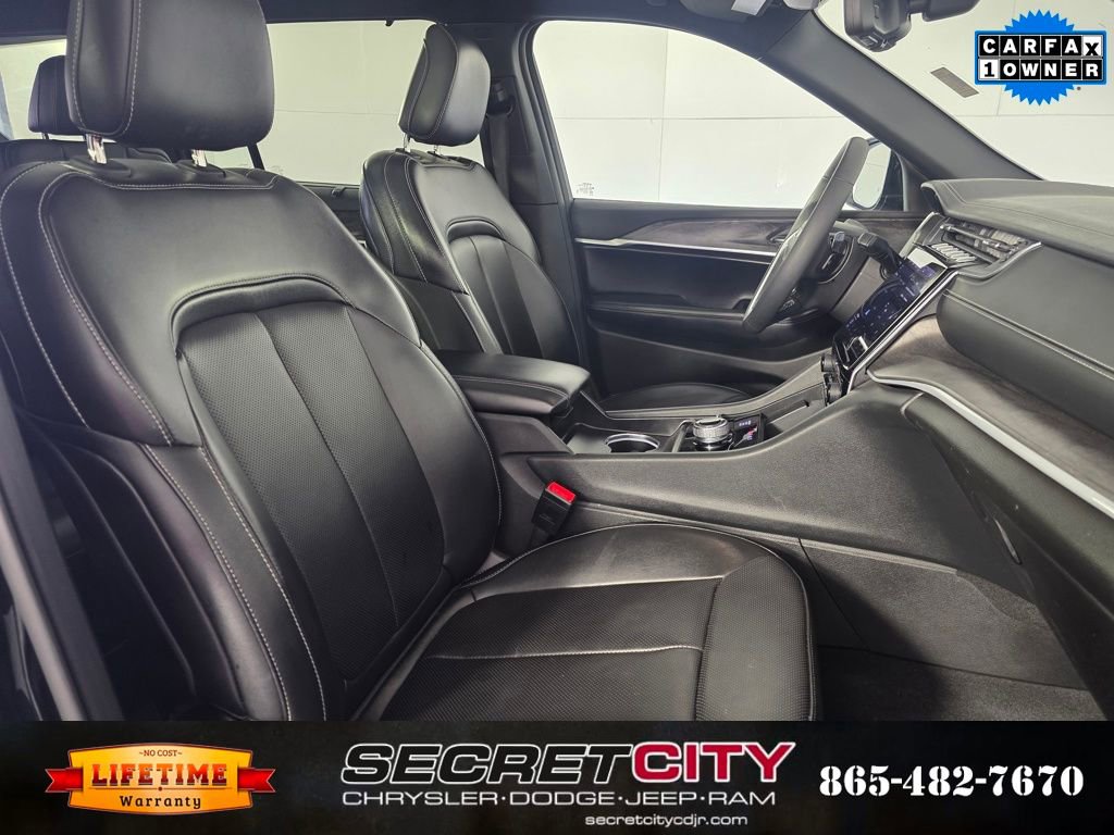 Used 2024 Jeep Grand Cherokee L Limited w/ Luxury Tech Group II image 32