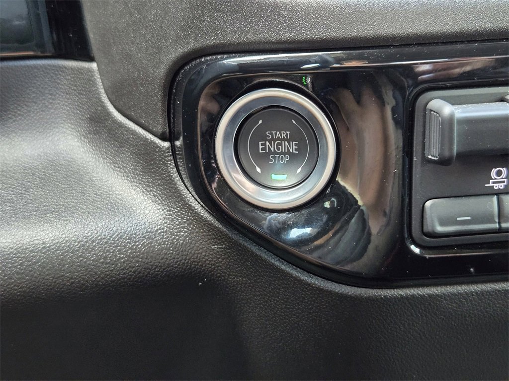 Used 2025 Chevrolet Silverado 1500 LT image 19