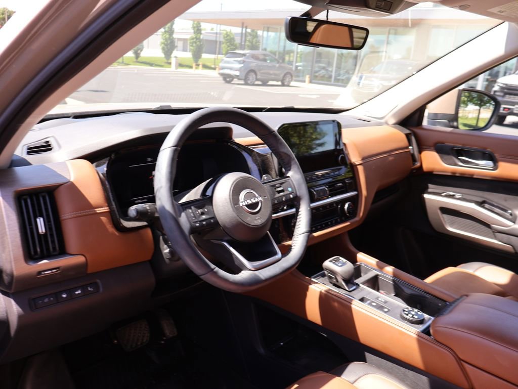 Used 2024 Nissan Pathfinder Platinum w/ Cargo Package AWD/4WD image 19