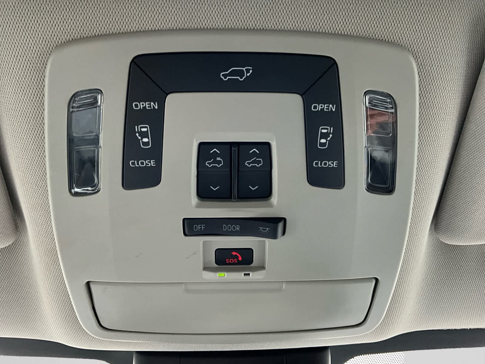 Used 2025 Toyota Sienna XLE FWD image 21