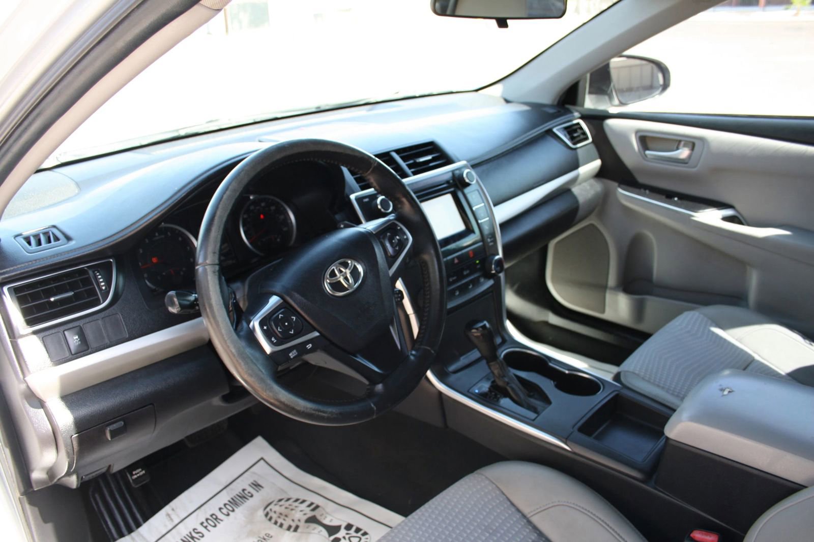 Used 2015 Toyota Camry SE FWD image 21