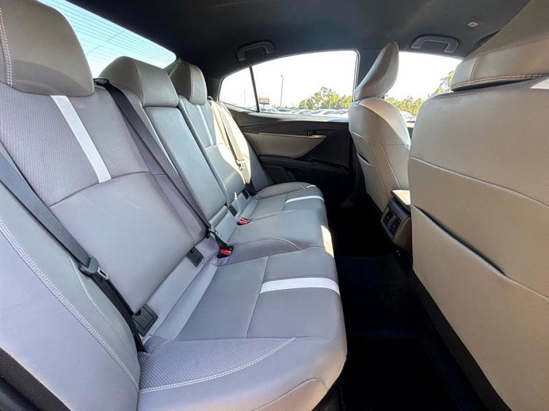 Used 2025 Toyota Camry SE image 41