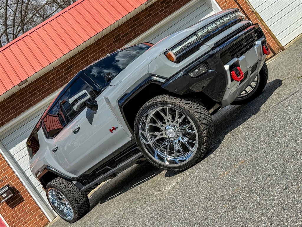 Used 2024 GMC Hummer EV 3X w/ LPO, Illumination Package image 28
