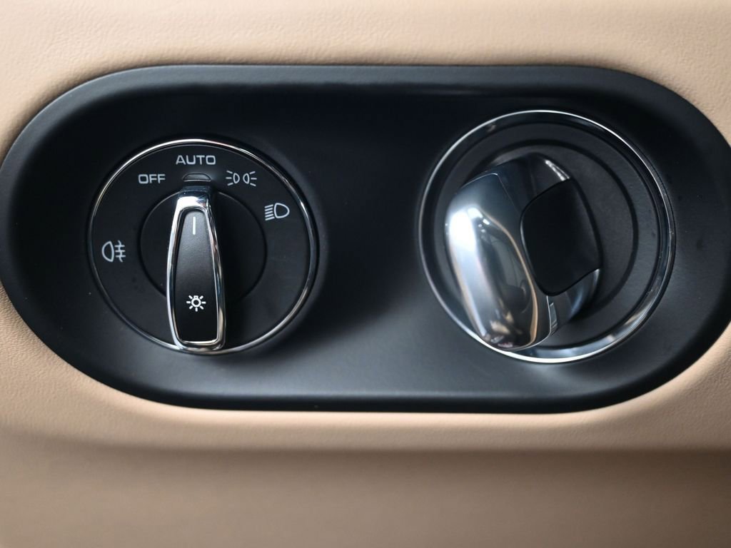 Certified 2026 Porsche Macan GTS image 24