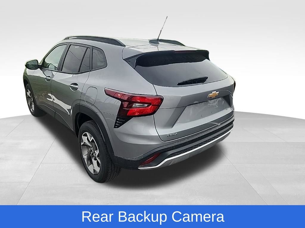 Used 2025 Chevrolet Trax LT FWD image 6