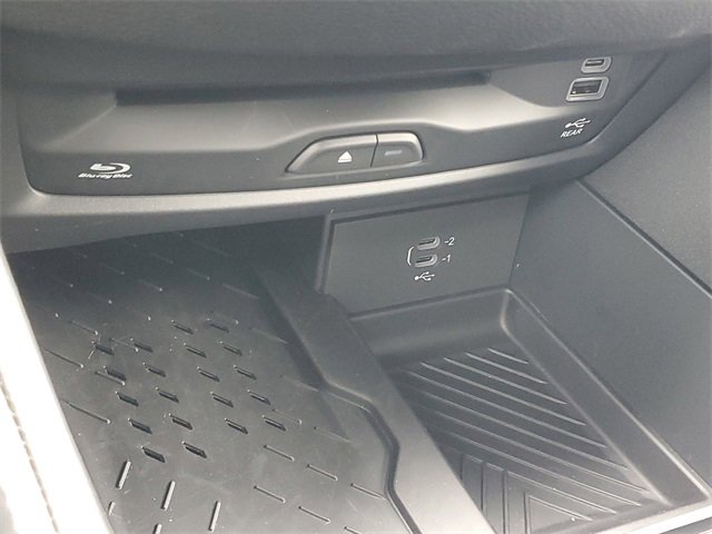 New 2026 Chrysler Pacifica Limited w/ Uconnect Theater Family Group image 32