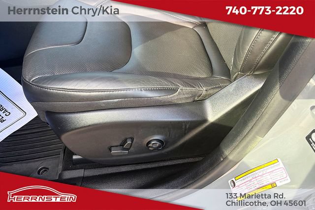Used 2021 Jeep Cherokee Latitude Lux w/ Mopar Interior Package AWD/4WD image 16