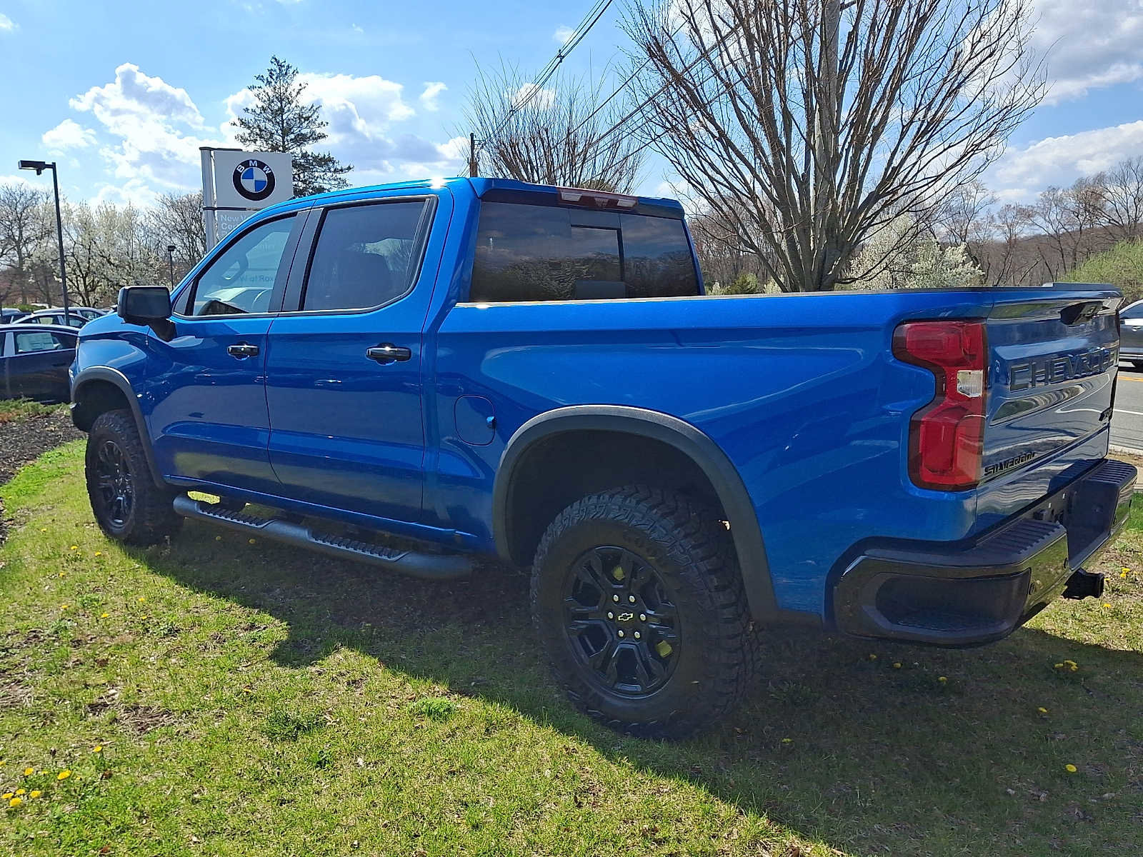 Used 2023 Chevrolet Silverado 1500 ZR2 w/ Technology Package AWD/4WD image 4