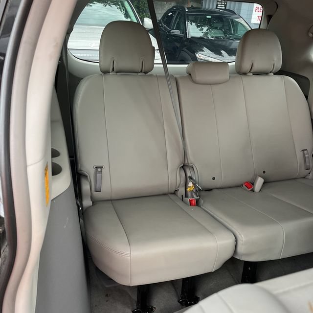Used 2014 Toyota Sienna XLE w/ Entertainment Package AWD/4WD image 6