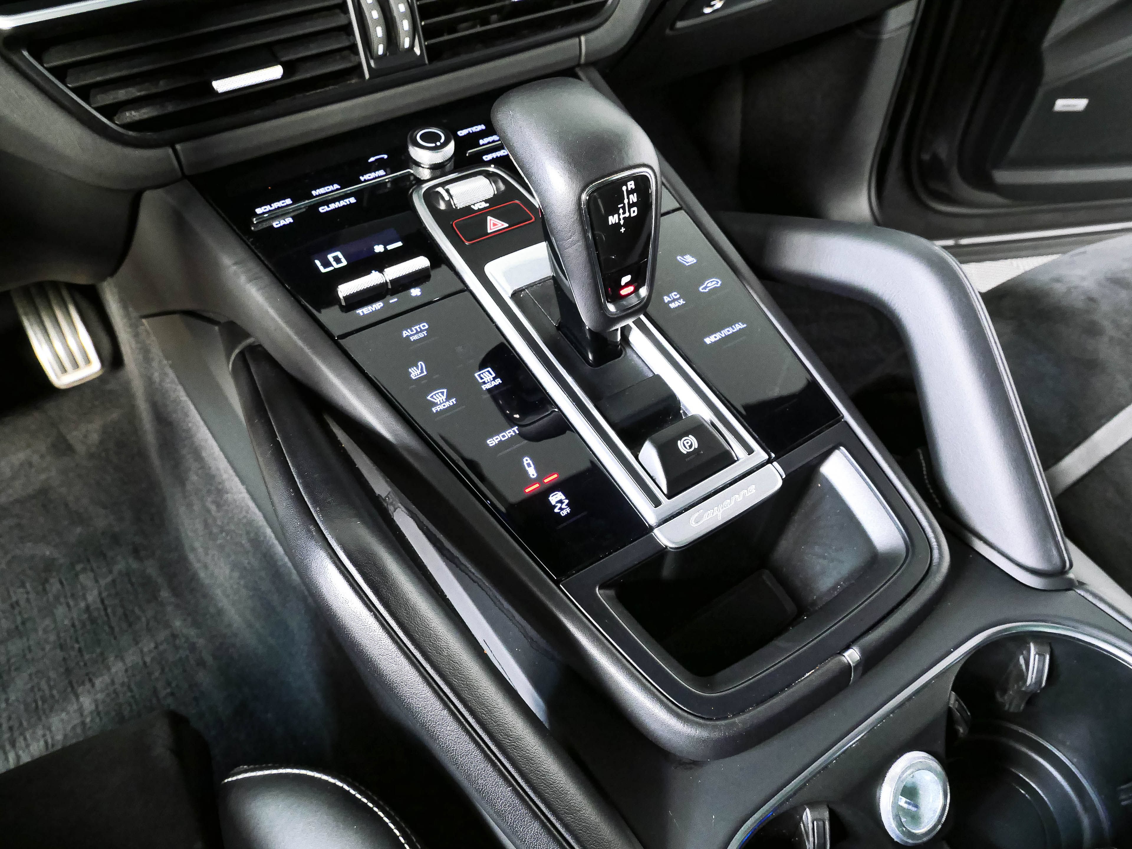 Certified 2023 Porsche Cayenne GTS w/ Premium Package AWD/4WD image 18