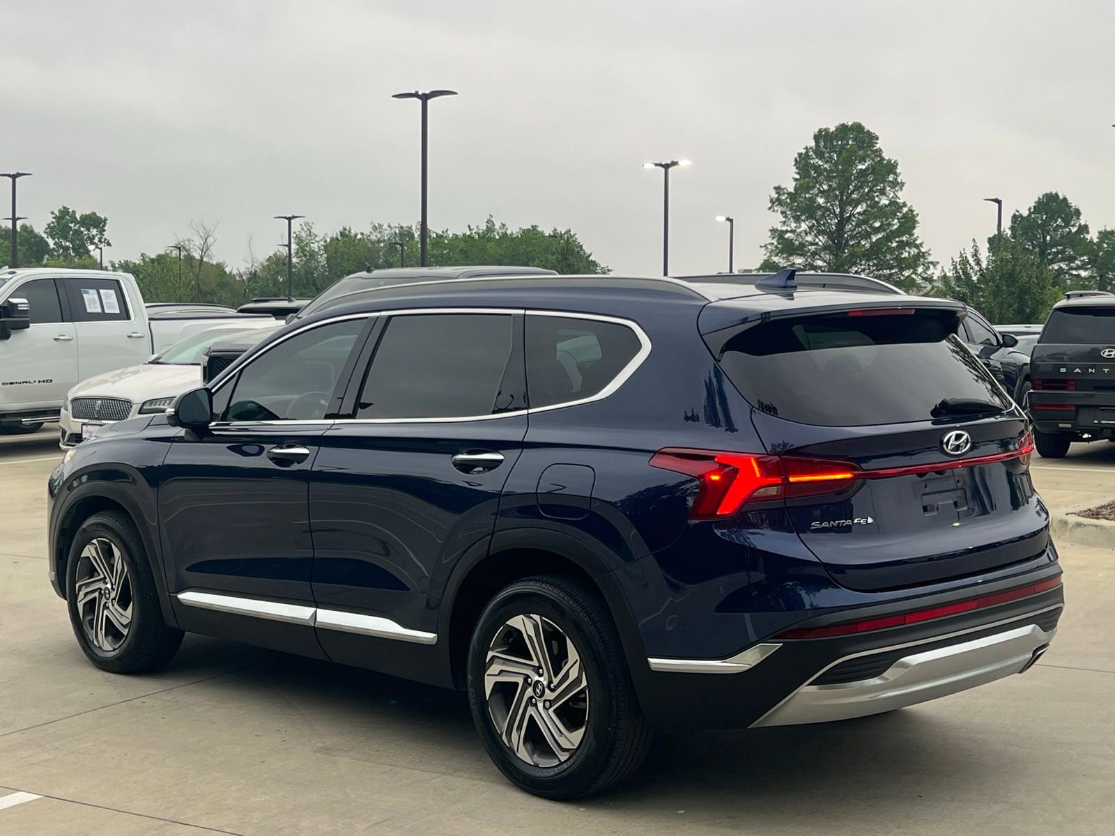 Certified 2023 Hyundai Santa Fe SEL w/ Premium Package FWD image 9