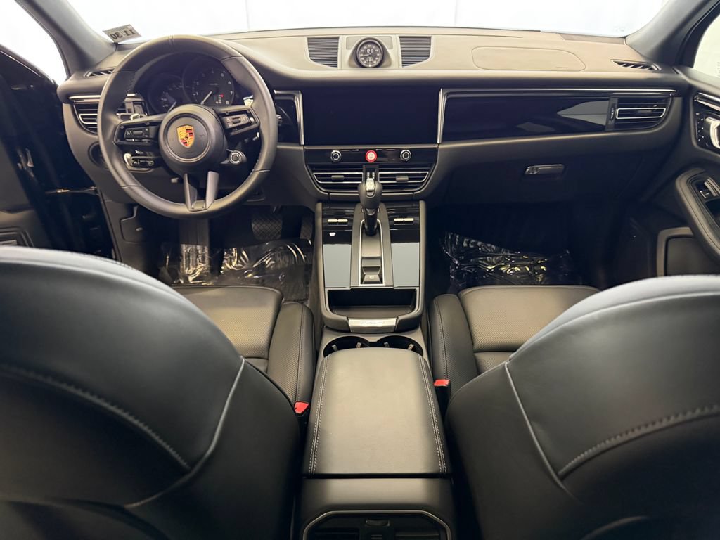 Certified 2026 Porsche Macan AWD/4WD image 17