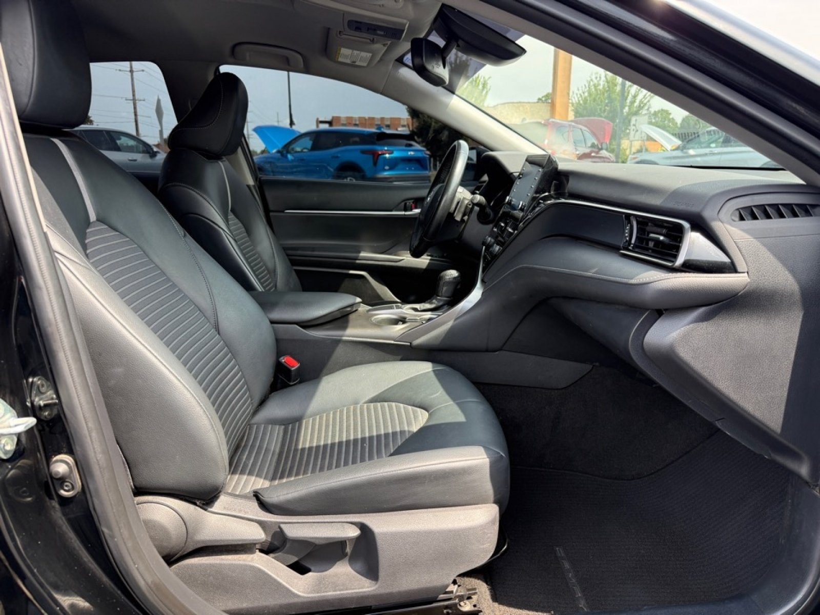 Used 2022 Toyota Camry SE w/ Convenience Package FWD image 23