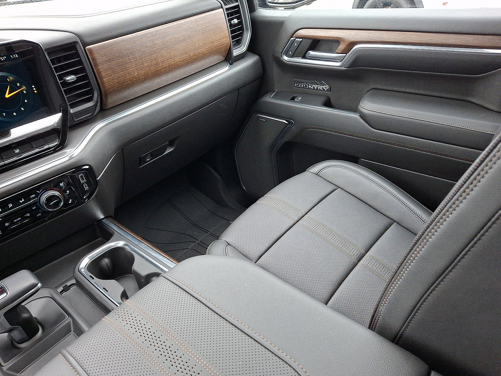 Used 2023 Chevrolet Silverado 1500 High Country w/ High Country Premium Package image 15