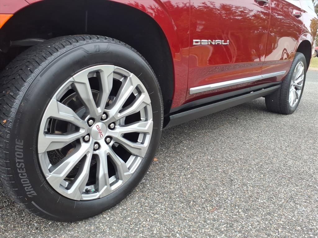 Used 2021 GMC Yukon Denali w/ Denali Premium Package image 12