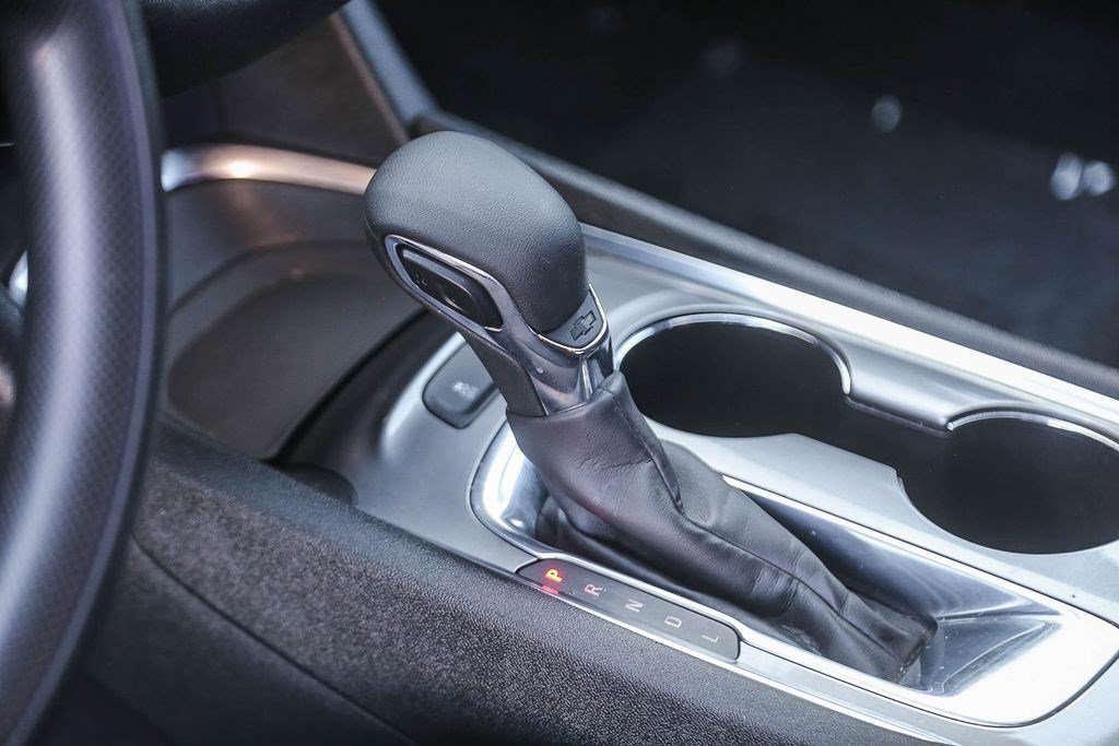 Used 2021 Chevrolet Malibu LT FWD image 18