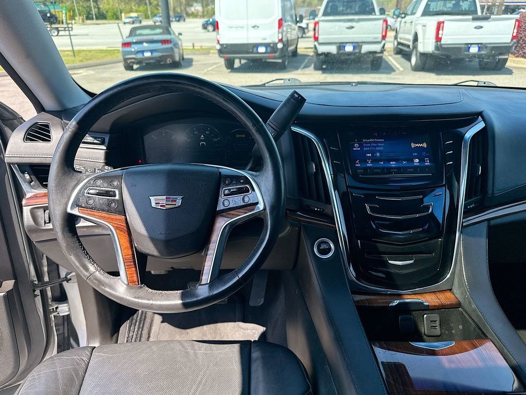 Used 2015 Cadillac Escalade Luxury image 19