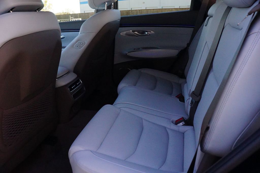 New 2026 Genesis GV70 2.5T Advanced image 18